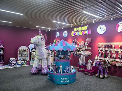 江蘇揚州 蘇超熱潮引爆IP經濟，毛絨玩具“萌動突圍”闖新路